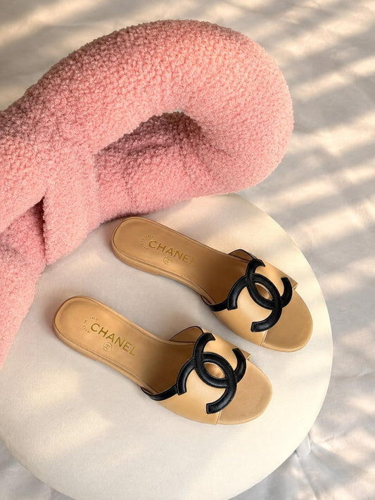CHANEL CC Logo Flat Sandals